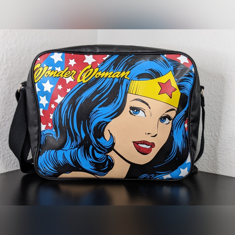 Wonder Woman Messenger Bag